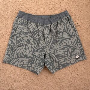 Vuori Gray Patterned Men Swim Hybrids, 5” inseam